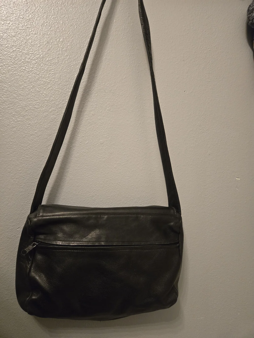 Classic Black Leather Crossbody Bag - Picture 8 of 10